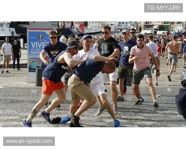 聚焦英国知名足球流氓球队的兴衰与文化冲突探秘描述其社会影响深远